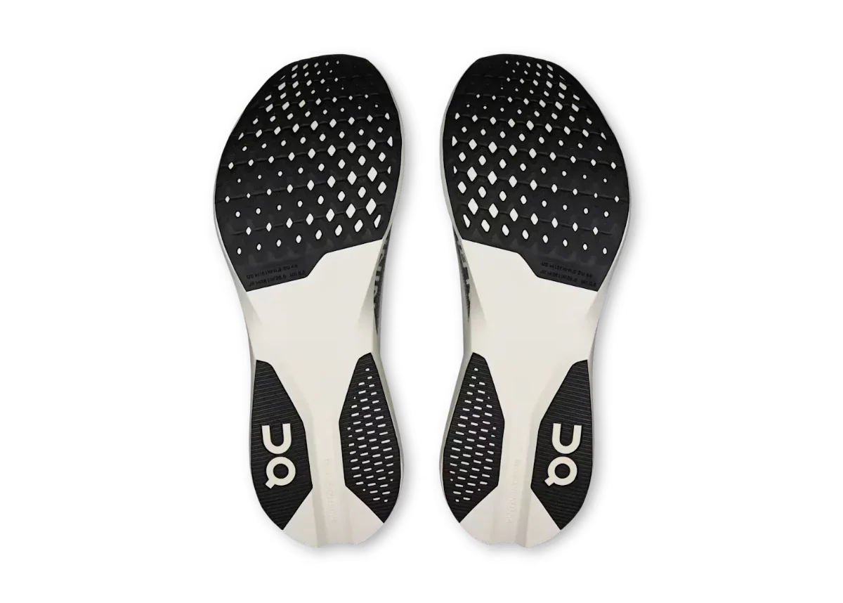On Cloudboom Strike LightSpray "White / Black"