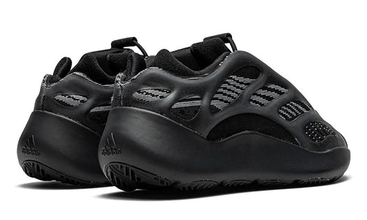 حذاء أديداس ييزي 700 V3 للأطفال