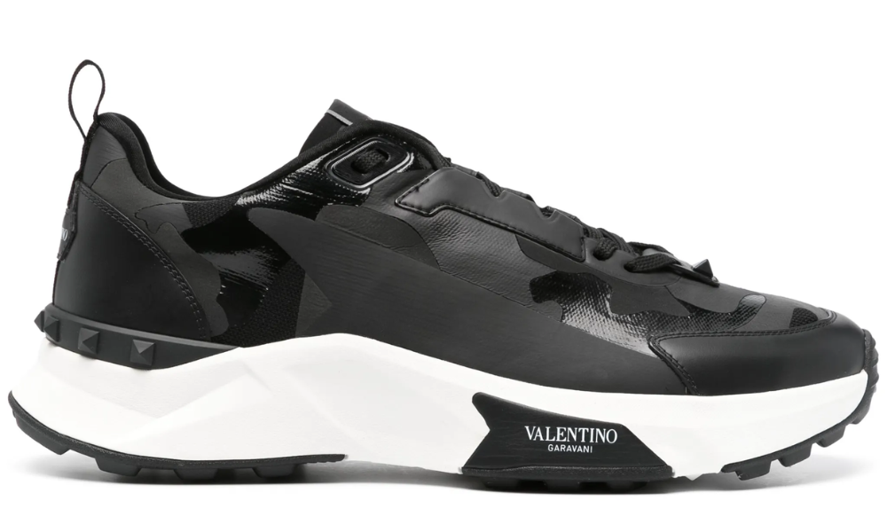 Valentino Garavani True Act "Black"