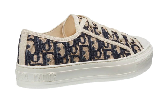 حذاء WALK'N'DIOR الرياضي من قماش الكانفاس المطرّز بنقشة Dior Oblique باللون الأزرق