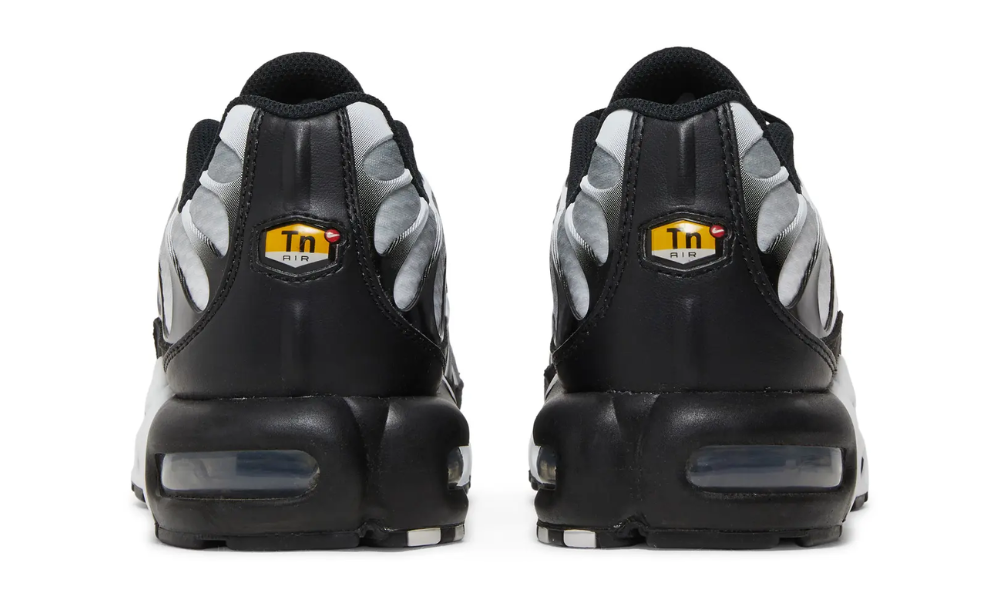 Nike Air Max Plus 'Black Metallic Silver'