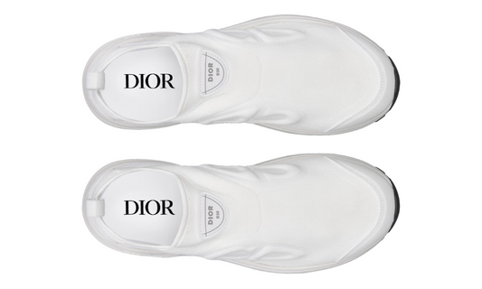 حذاء "ديور بي 30" الرياضي (Dior B30) - إصدار "كاونت داون" باللون الأبيض
