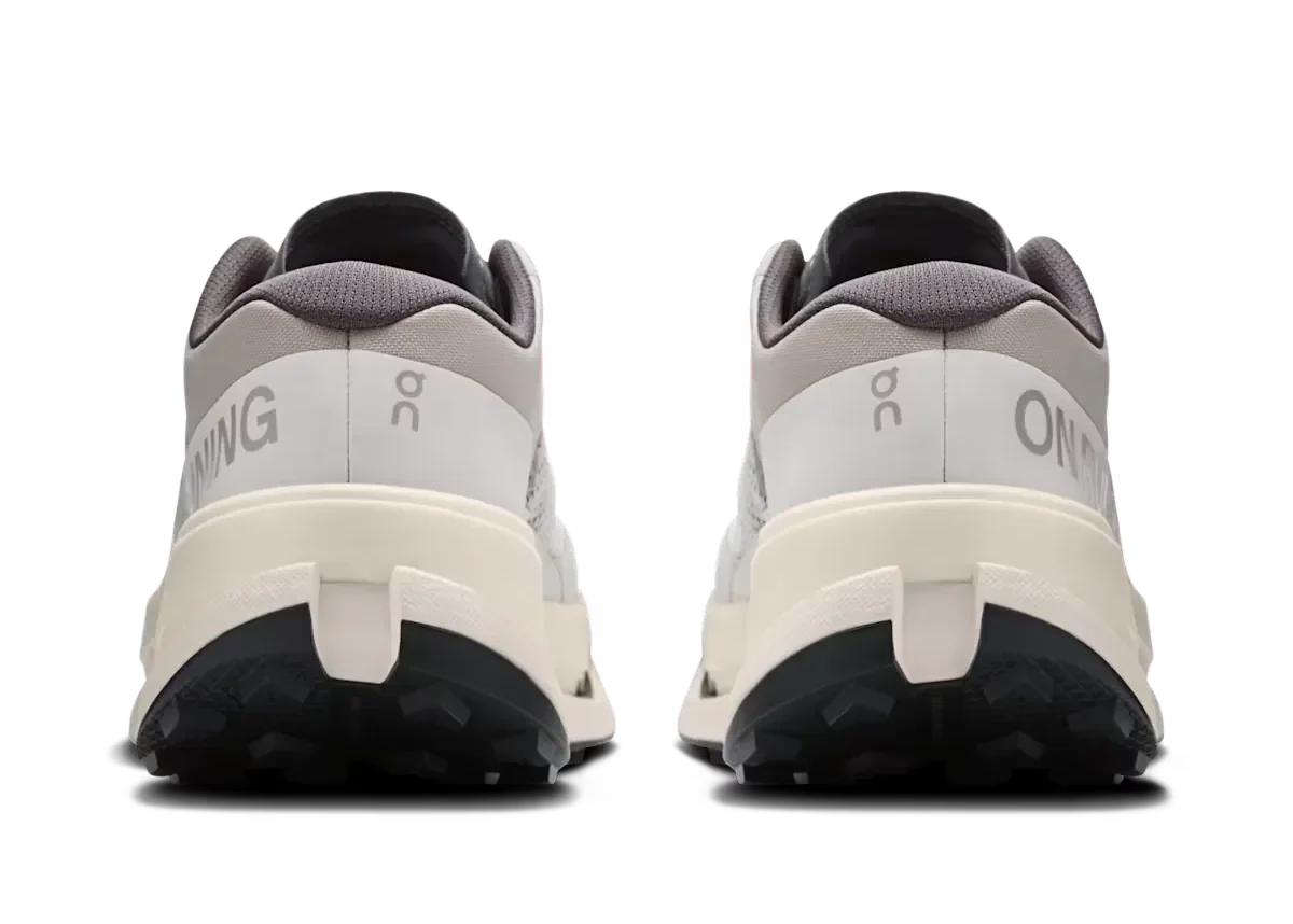 On Cloudultra 3 "Rock / White"